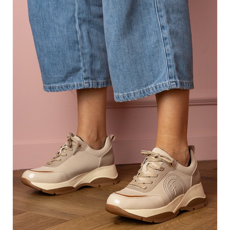 Naisten beigenväriset urheilulenkkarit 1