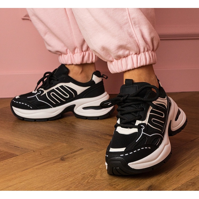 Mustat lenkkarit urheilun lenkkarit 1