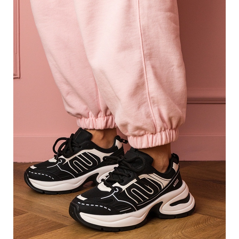 Mustat lenkkarit urheilun lenkkarit 2