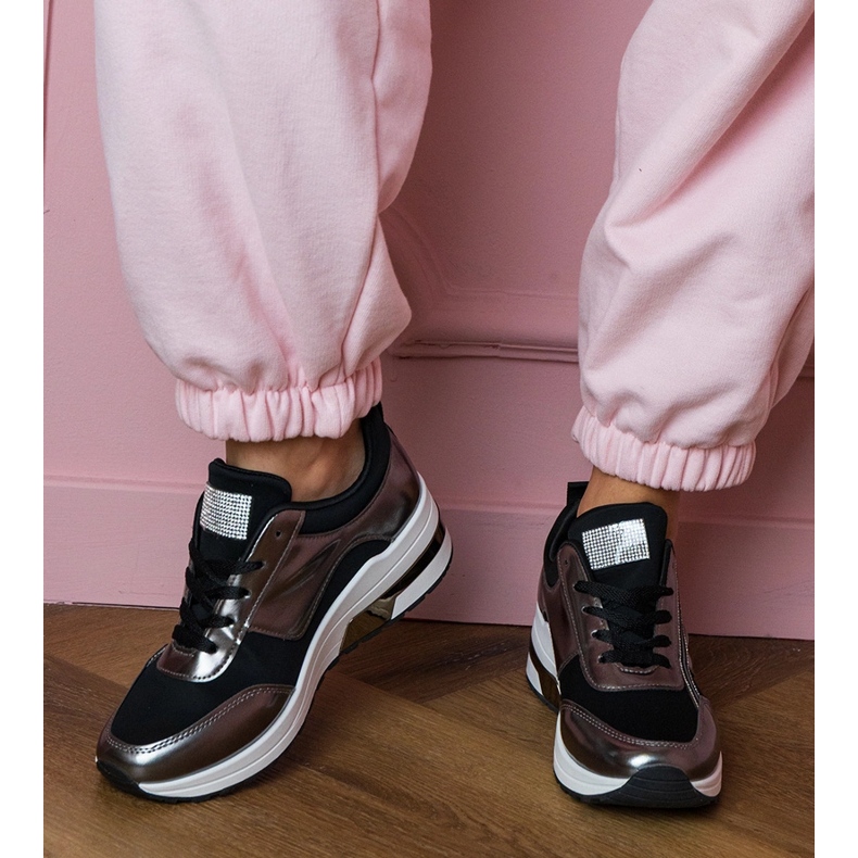 Mustat lenkkarit, joissa on zirkonit ja metallinen lisäys 1