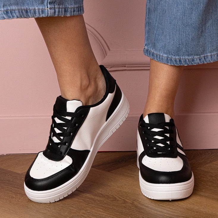 Mustat lenkkarit lenkkarit koristeltu kimaltelevat 1