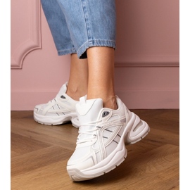 Valkoiset urheilulenkkarit massiivisella pohjalla valkoinen 1