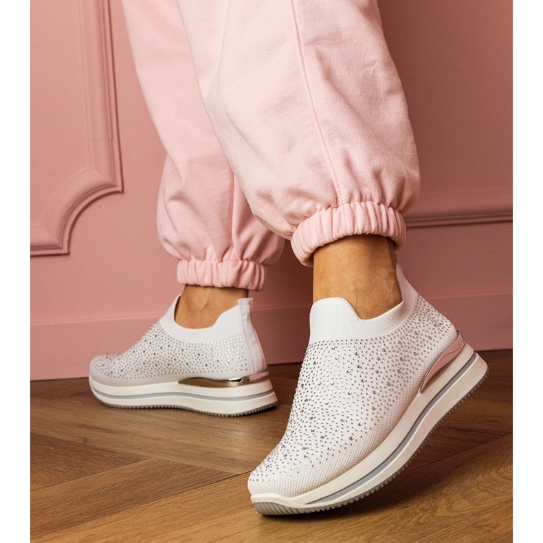 Valkoisten naisten lenkkarit laiturilla zirkonilla valkoinen 1