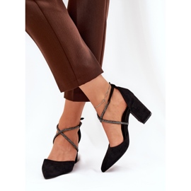 Pumput terävillä varpaisilla ja koristeltuilla raidoilla pylväällä musta 2