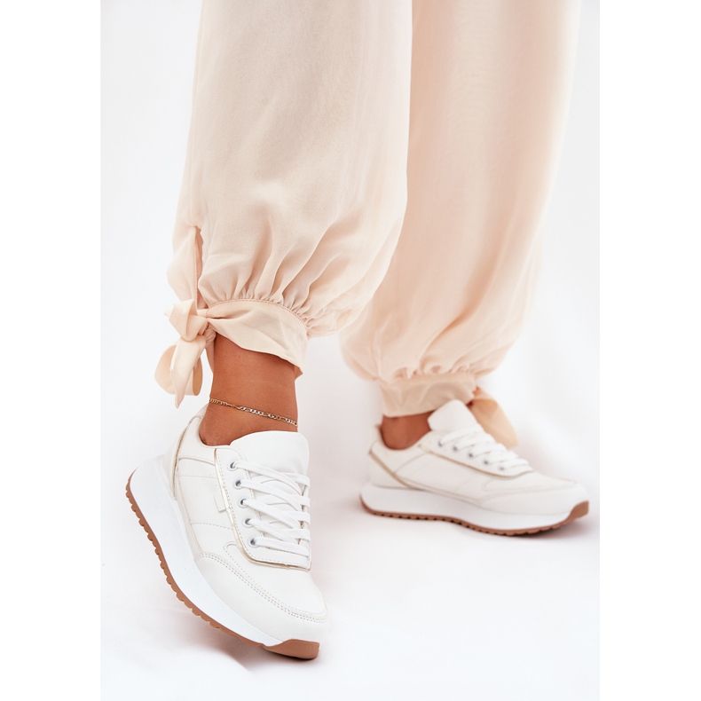 Naisten urheilukengät valkoisella alustalla valkoinen 2