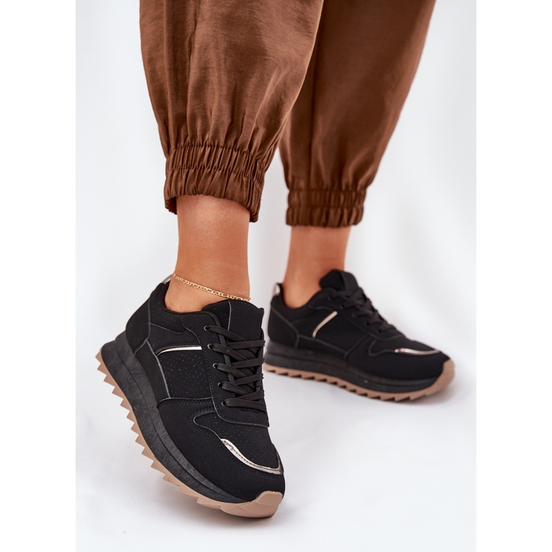 Naisten urheilukengät alustalla musta 2