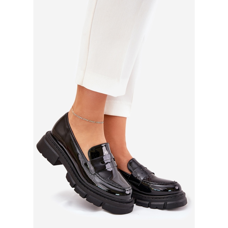 Patenttimusta naisten mokasiinit 1