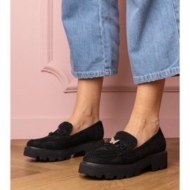 Mustat naisten leipät zirkoni -perhonen kanssa 1