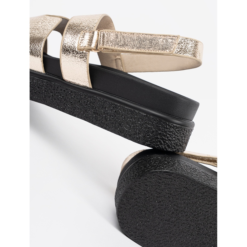 Goodin Klassiset sandaalit kultaisella alustalla kultainen 1