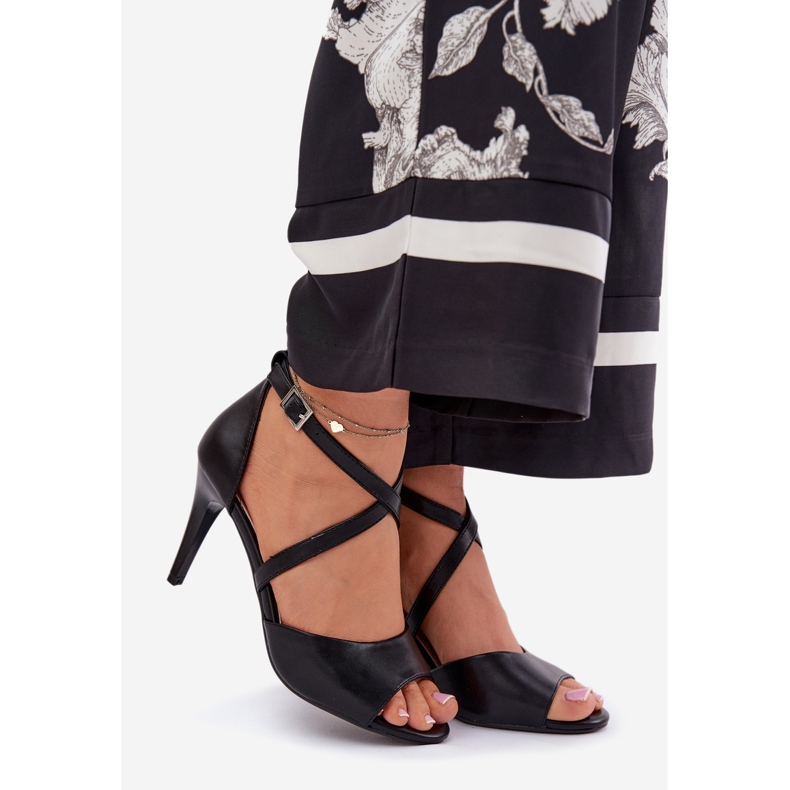 Sergio Leone Muodikkaat sandaalit mustalla nastalla 1