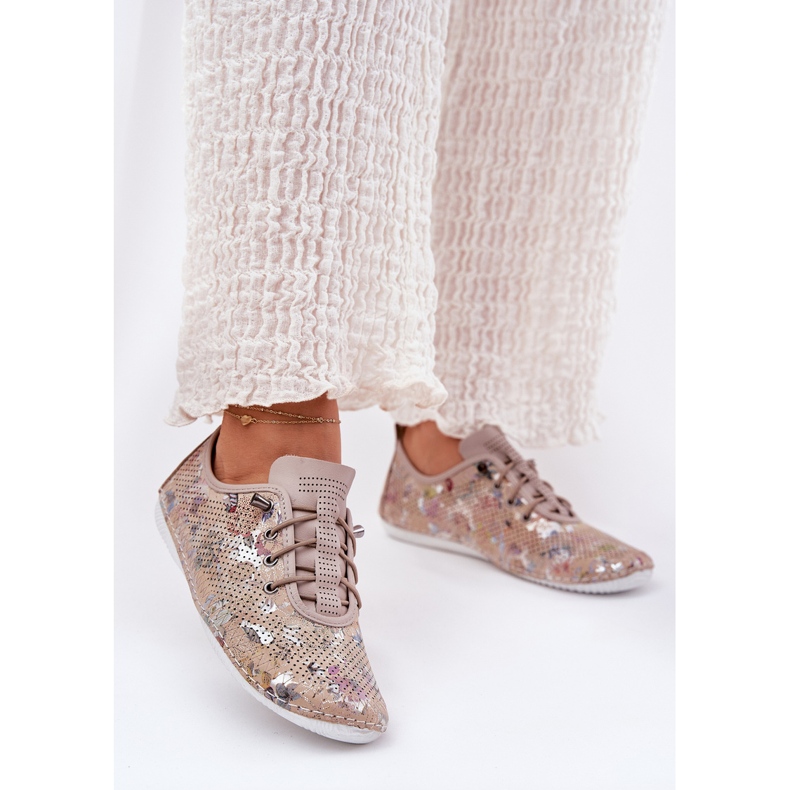 Naisten kengät, jotka on valmistettu luonnollisesta nahkakuvioisesta artikerista 56c2689 beige 2