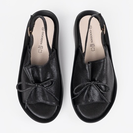 Goodin Mustat kiilan sandaalit, joissa on nahka 1