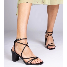 Postissa musta ekologinen sandaalit 1