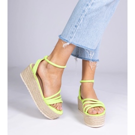 Espadrille -vihreät sandaalit laiturilla 3