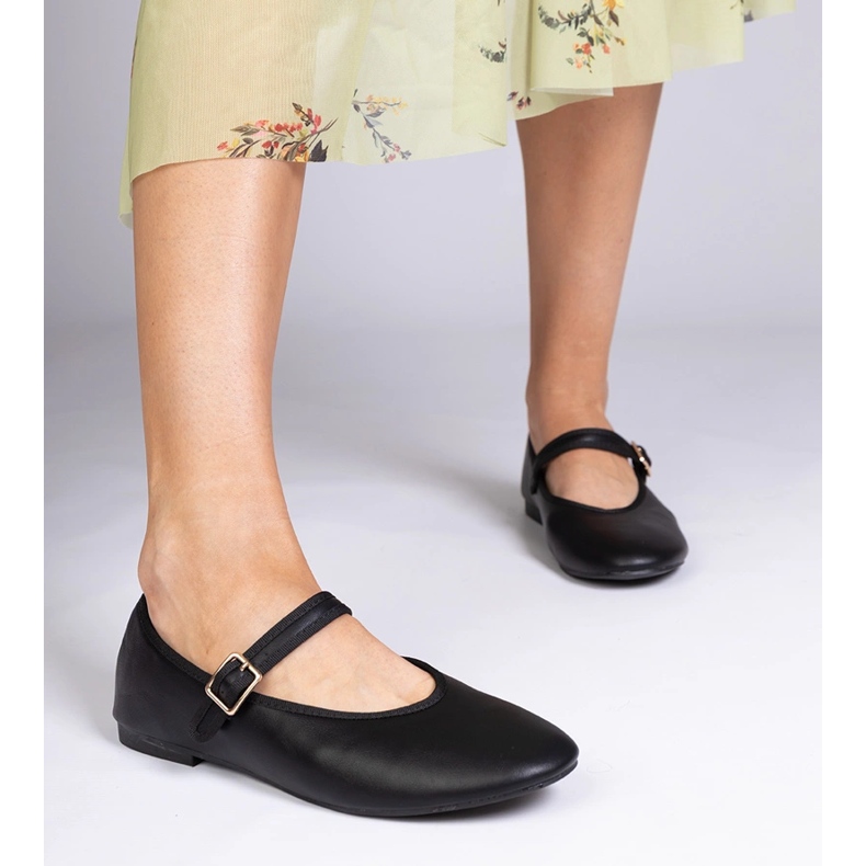 Mustat naisten balleriinit soljella 1