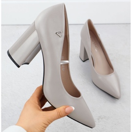 Naisten pumput koristeellisella harmaalla pylväällä Vinceza 62220 1