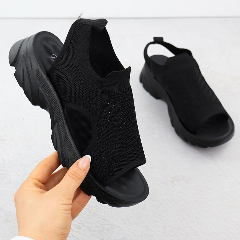 Naisten sandaalit, jotka on rakennettu -mustalla Potocki to90302 1