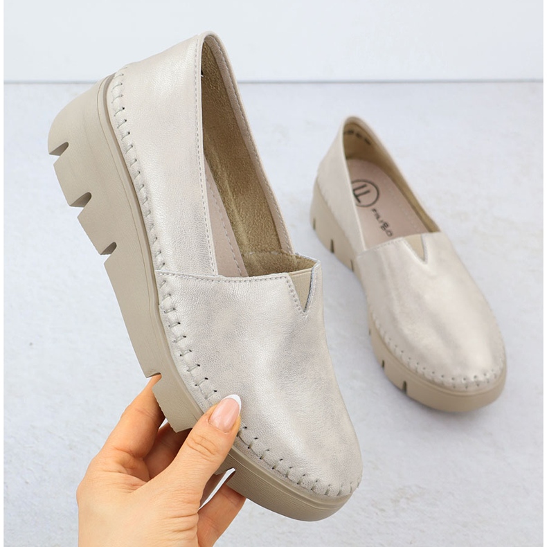 Naisten nahkakengät kultaisella kiilalla Filippo 6161 kultainen 1