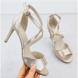 Naisten sandaalit Złote Sergio Leone SK432 -satiinitappi kultainen 1