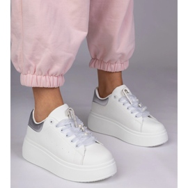 Valkoiset lenkkarit, joissa hopea insertti ja tappi zirkonilla valkoinen 1