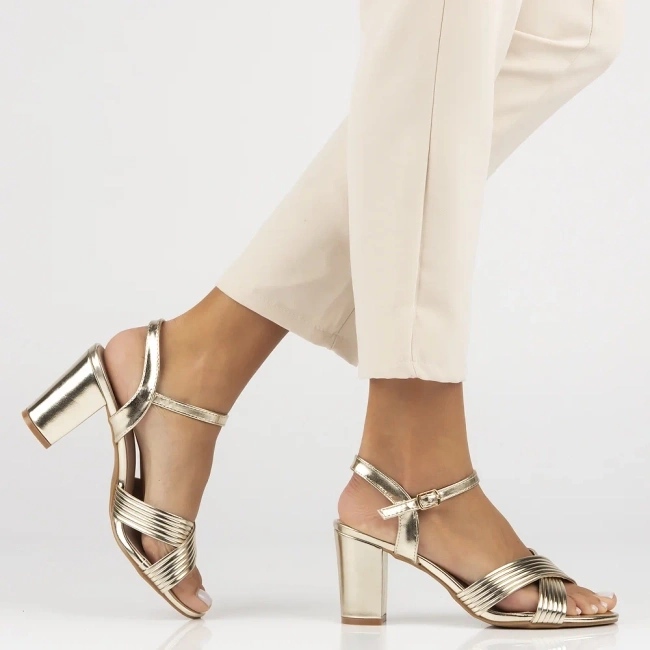 Filippo Naisten nahkaiset sandaalit Golden Post DS6901/25 kultainen 2