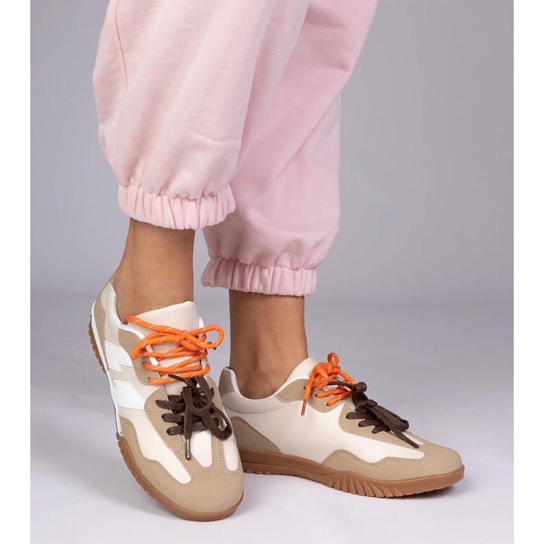 Beige -lenkkarit lenkkarit värikkäillä nauhoilla 2