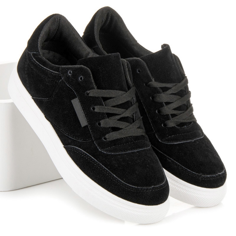 Tennarit alustalla musta 1