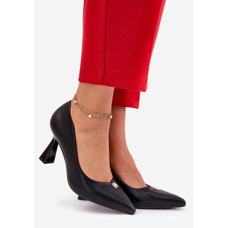 Elegantit pumput laajennetulla Vinceza 62222 mustalla nastalla 1