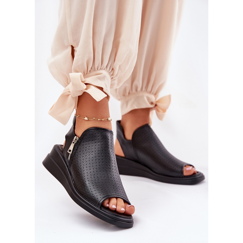 Jezzi Naisten mustat sandaalit kiilassa 2