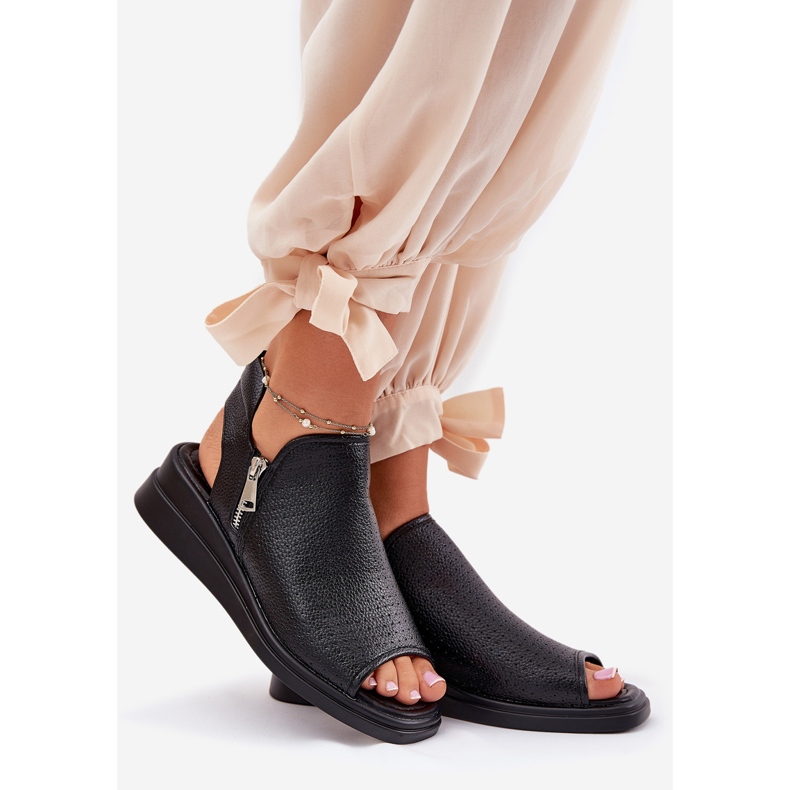 Jezzi Naisten mustat sandaalit kiilassa 1