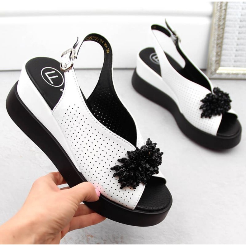 Nahkasandaalit helmillä Filippo W PAW529B valkoinen 1