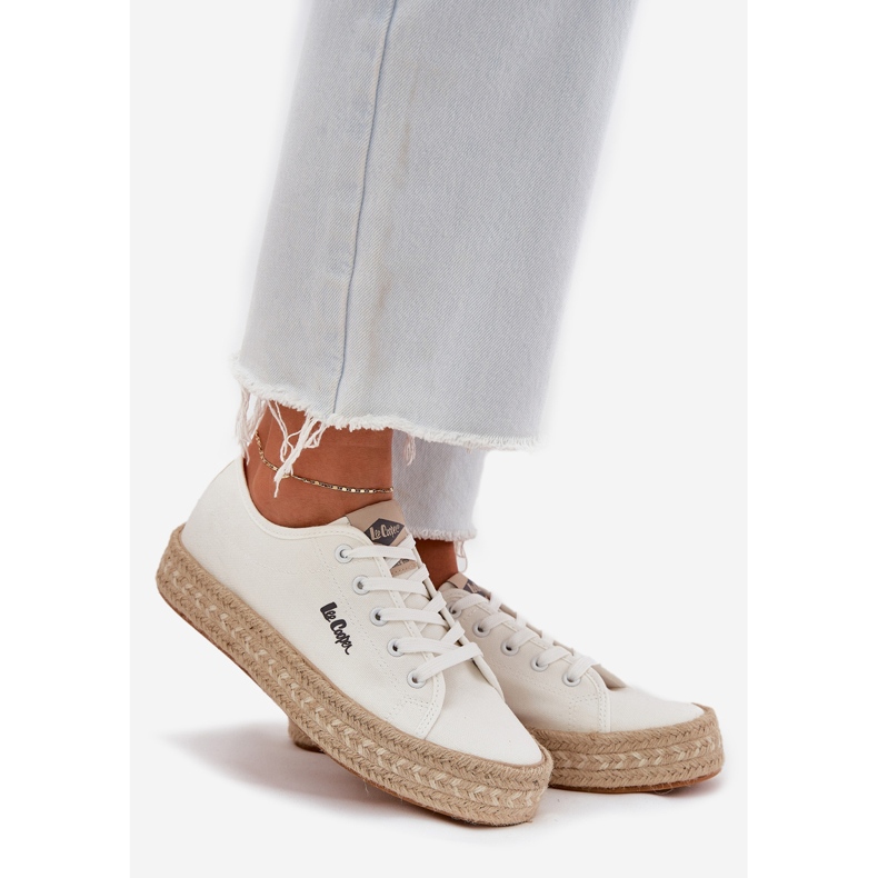 Naisten lenkkarit Lee Cooper LCW-25-44-3217 Braidin kanssa valkoinen 1