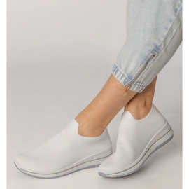 Valkoiset slip-on urheilulenkkarit valkoinen 1