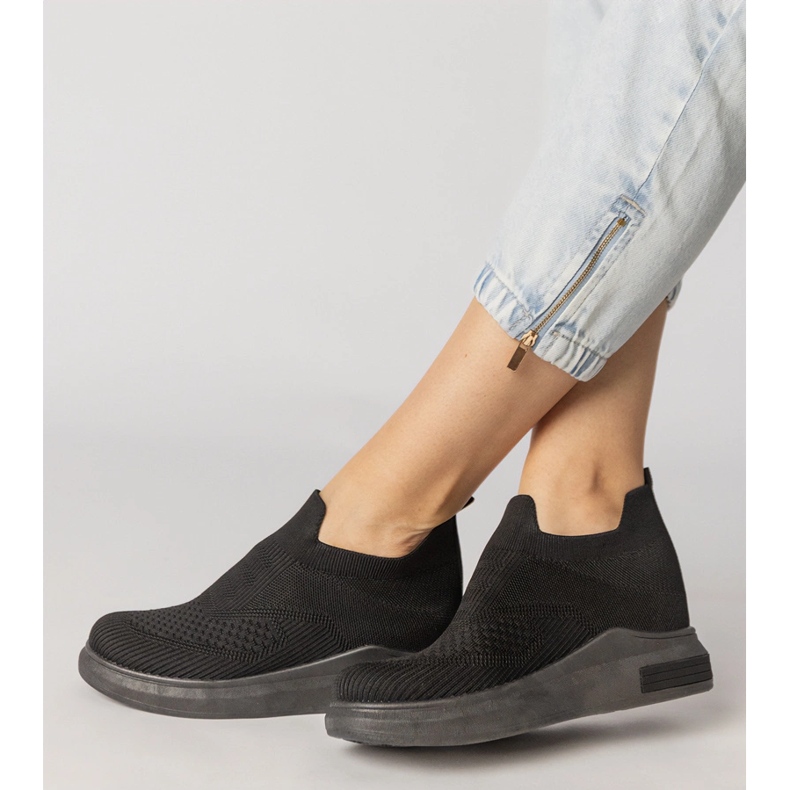 Mustasukan lenkkarit asetettu 2