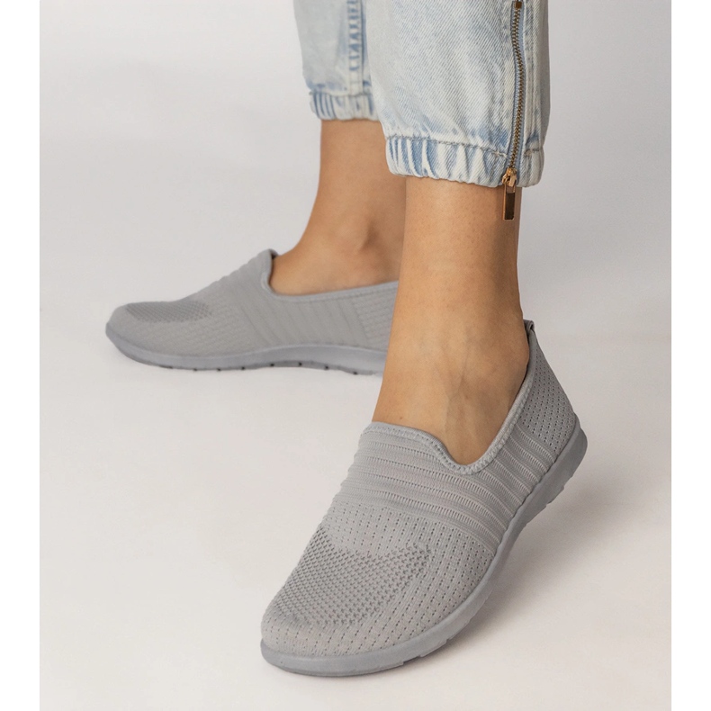 Harmaat naisten lenkkarit 1