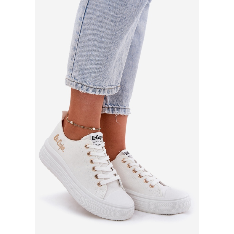 Naisten lenkkarit Lee Cooper LCW-24-44-2462L White -alustalla valkoinen 1
