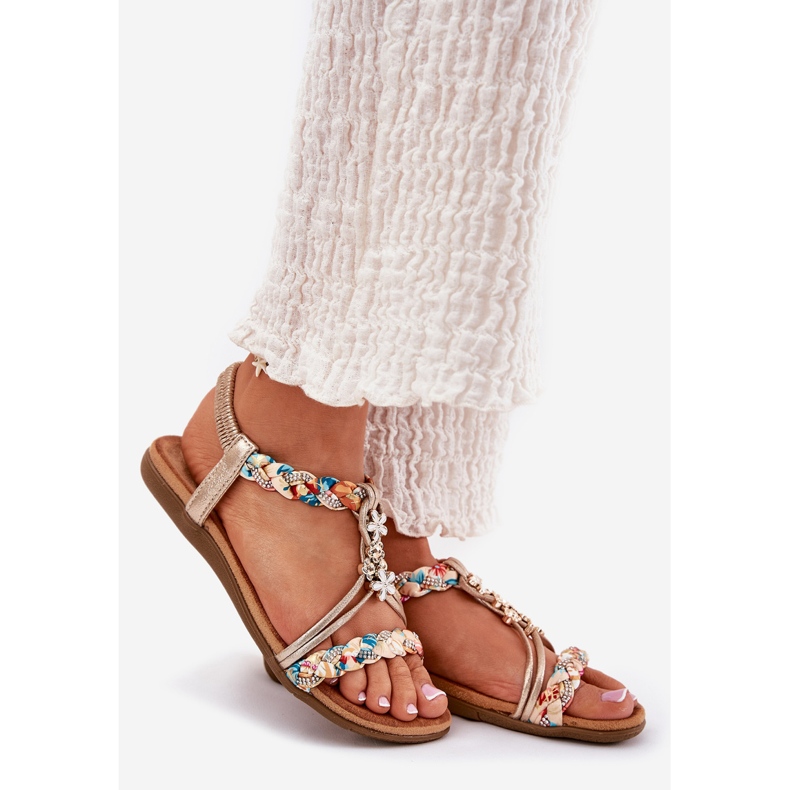 Litteät naisten sandaalit, joissa on punotut raidat ja nastat Artiker 54C1323 PLN kultainen 1