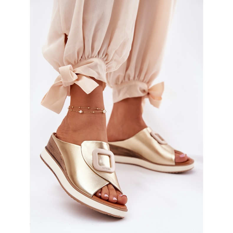 Naisten nahkainen flopsissa Artiker 56C2146 -kiilassa kultainen 2