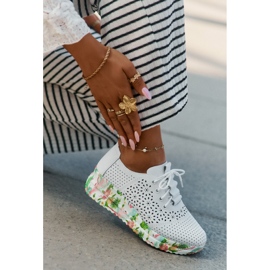 Nahkainen Openwork Naisten kengät Artikerille 56C1532 valkoinen 2