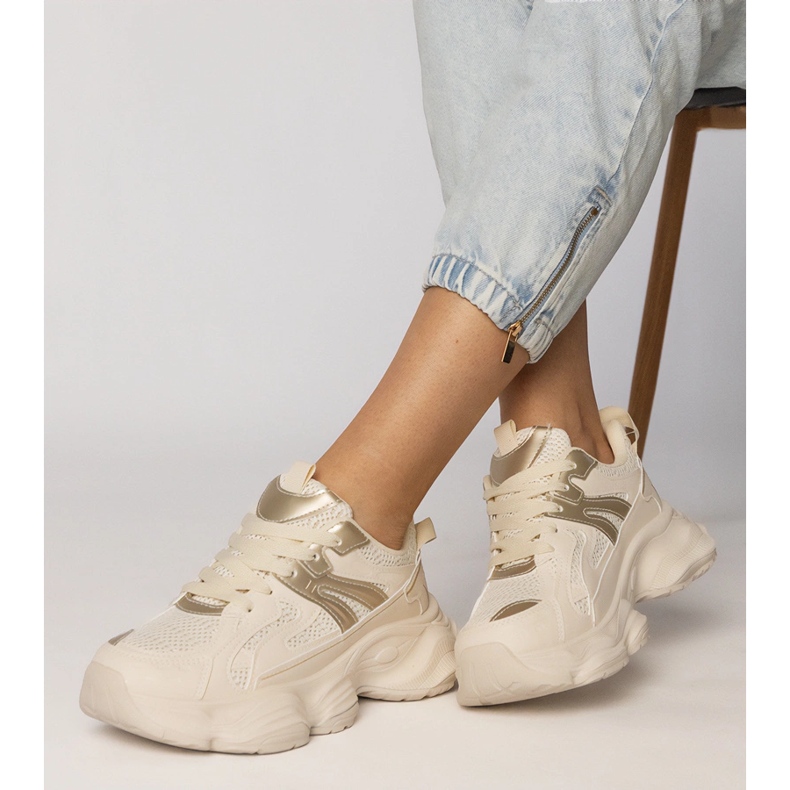 Beige lenkkarit Naisten urheilu kultaisella lisäyksellä 1