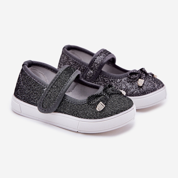 Lasten balleriinit mustalla jousella 1