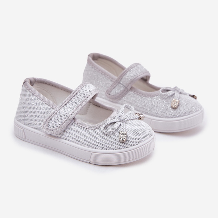 Lasten balleriinit hopeajousella 1