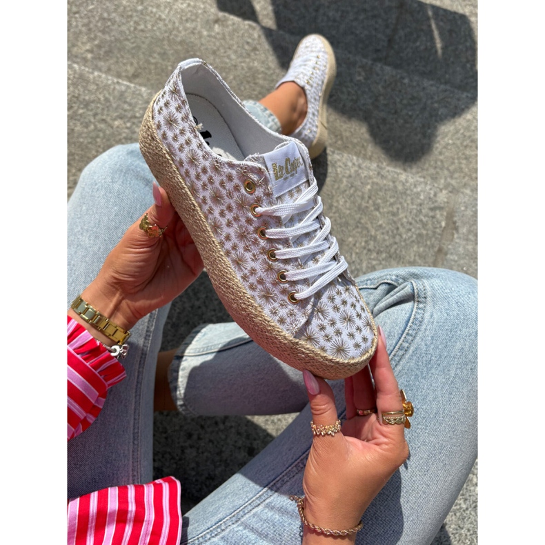 Postisivat naisten lenkkarit laiturilla Lee Cooper LCW-25-08-3648L White and Gold -sovelluksella valkoinen 1