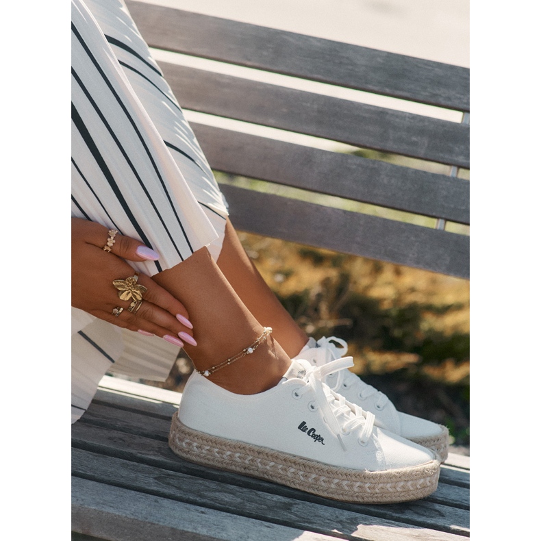 Naisten lenkkarit Lee Cooper LCW-25-44-3217 Braidin kanssa valkoinen 2