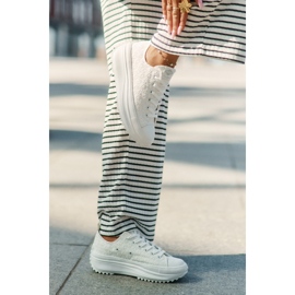 Naisten lenkkarit kirjontalla laiturilla Lee Cooper LCW-25-31-3465L White valkoinen 2