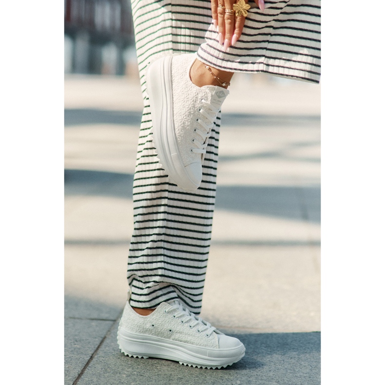 Naisten lenkkarit kirjontalla laiturilla Lee Cooper LCW-25-31-3465L White valkoinen 2