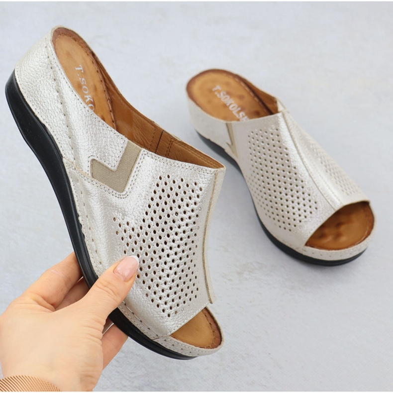 Naisten nahkakiilat, joissa on kultakiilat pyyhekerillä T.Sokolski L25-157 kultainen 1