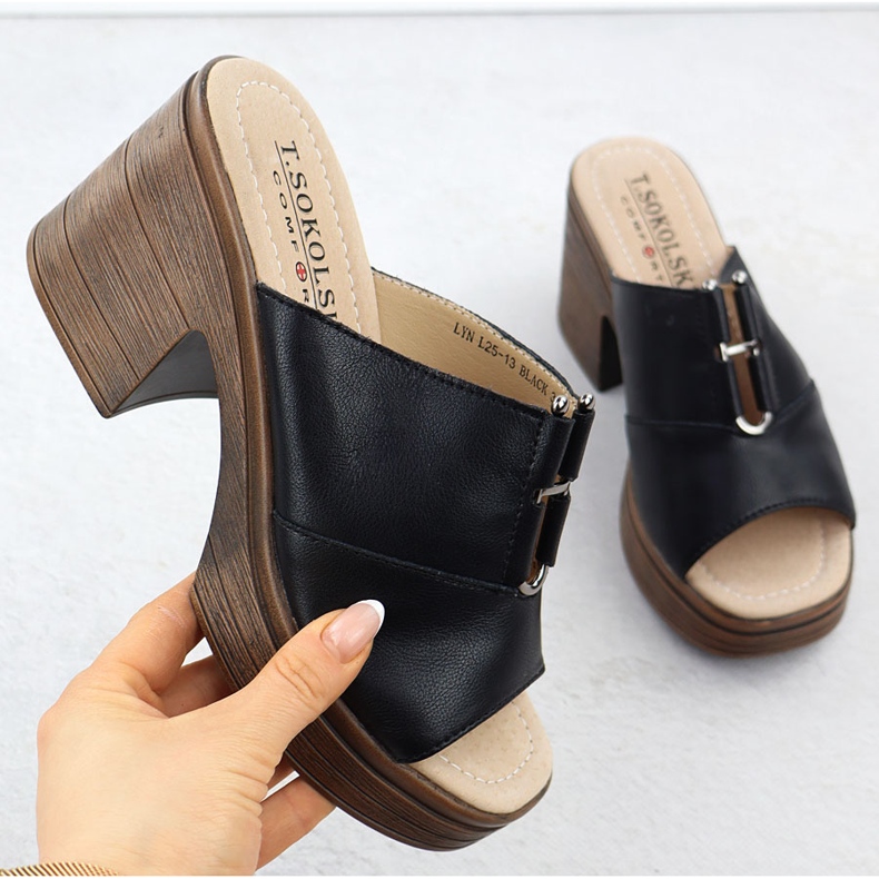 Naisten nahkainen flip flops mustalla T.sokolski L25-13 -viestillä 1