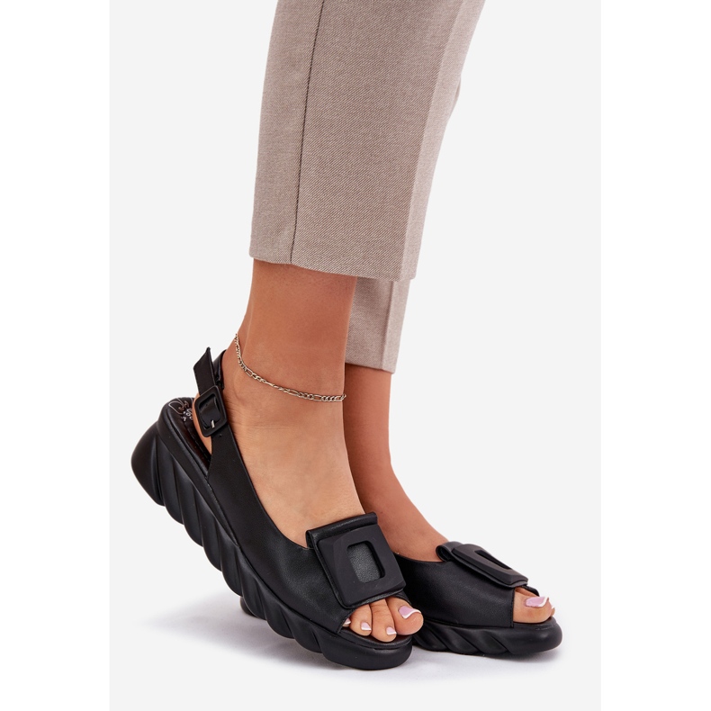 Naisten nahkaiset sandaalit, joissa on kiila koristeella artiker 56c2156 musta 1