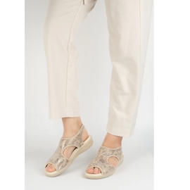 Vriston Naisten kengät joustavat sandaalit comfoot emma beige kiiltävä ilman 1